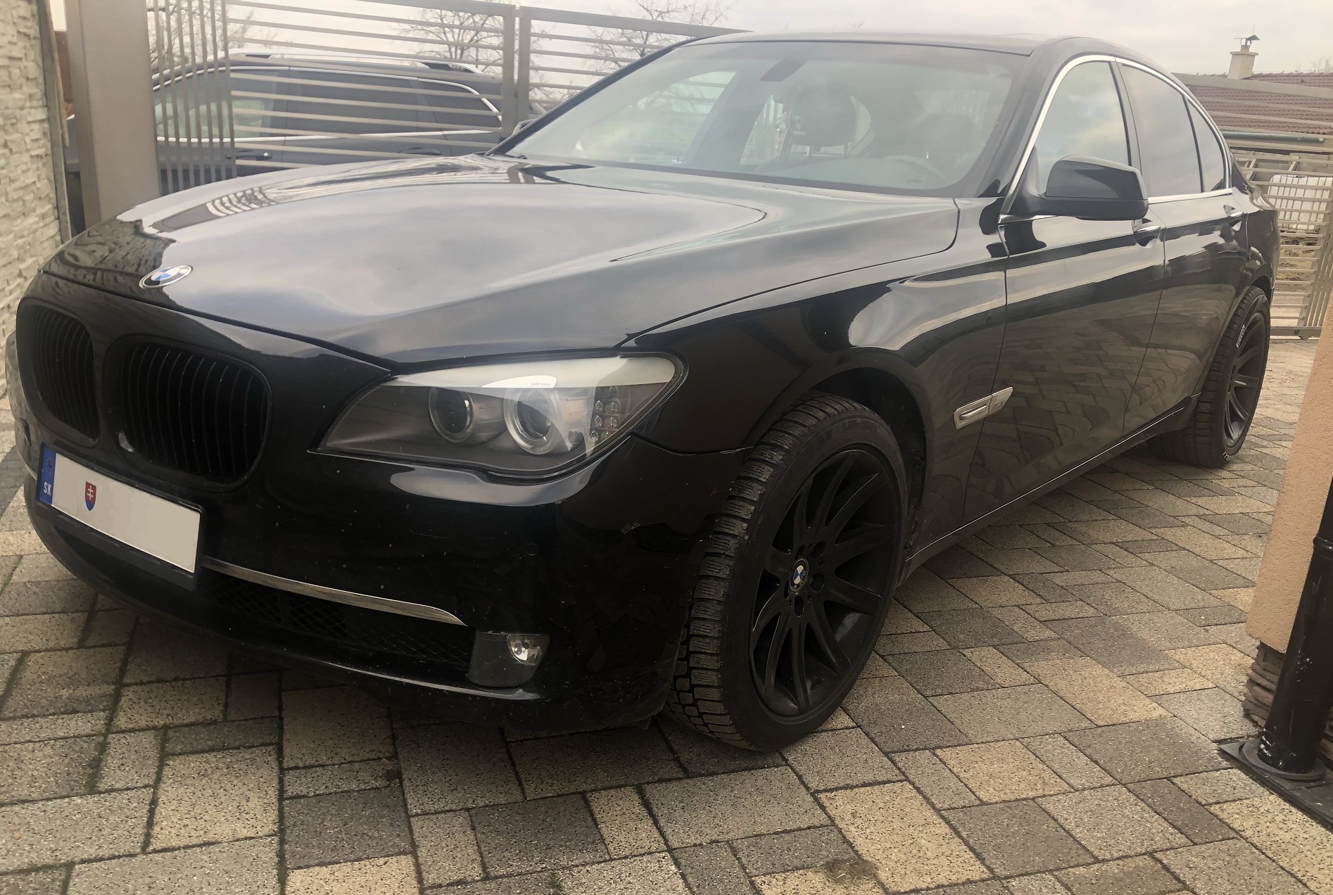 Prenájom áut Trnava - 
        požičanie auta, luxusné auto, operatívny leasing BMW radu 7 packet